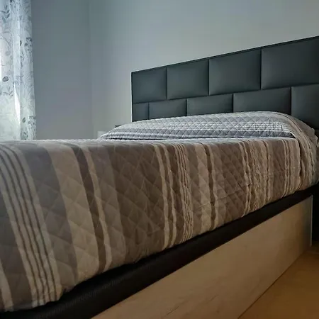 Apartman Costa Breeze Retreat - Near Airport, Beach, Train *