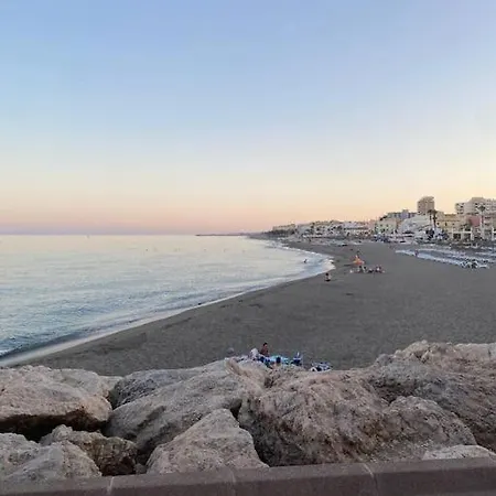 Costa Breeze Retreat - Near Airport, Beach, Train Torremolinos