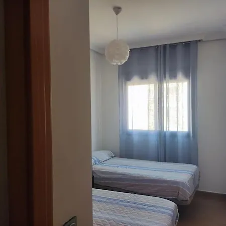 Costa Breeze Retreat - Near Airport, Beach, Train דירה *