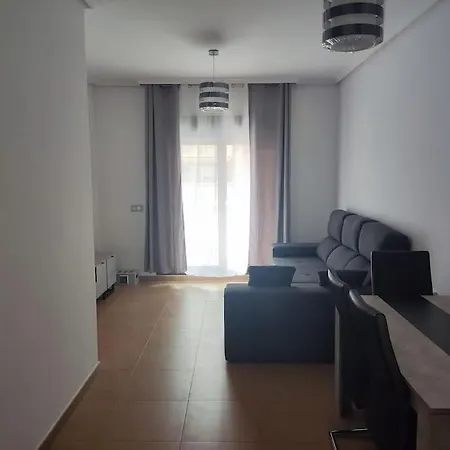 Costa Breeze Retreat - Near Airport, Beach, Train Apartman *