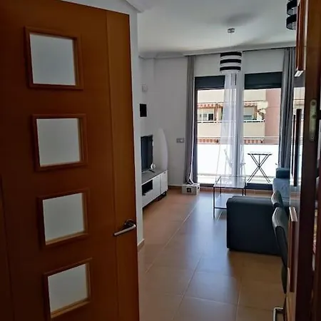Costa Breeze Retreat - Near Airport, Beach, Train דירה *