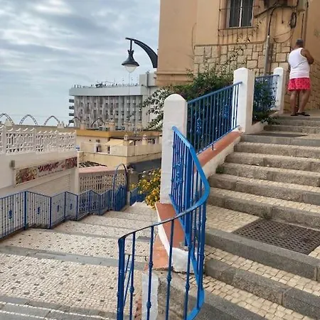 Costa Breeze Retreat - Near Airport, Beach, Train דירה