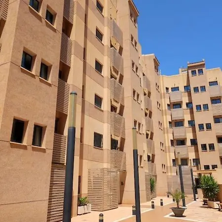 דירה Costa Breeze Retreat - Near Airport, Beach, Train