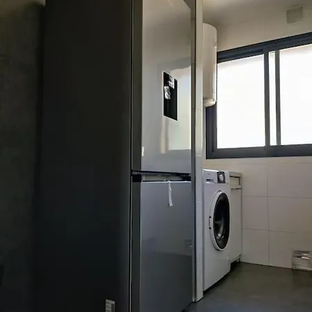 דירה Costa Breeze Retreat - Near Airport, Beach, Train *