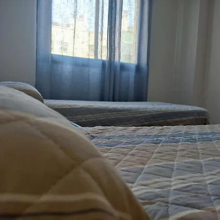 Costa Breeze Retreat - Near Airport, Beach, Train * טורמולינוס
