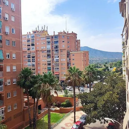 Costa Breeze Retreat - Near Airport, Beach, Train Torremolinos