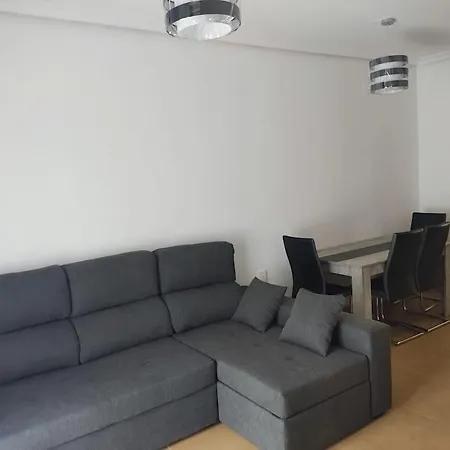 公寓 Costa Breeze Retreat - Near Airport, Beach, Train *